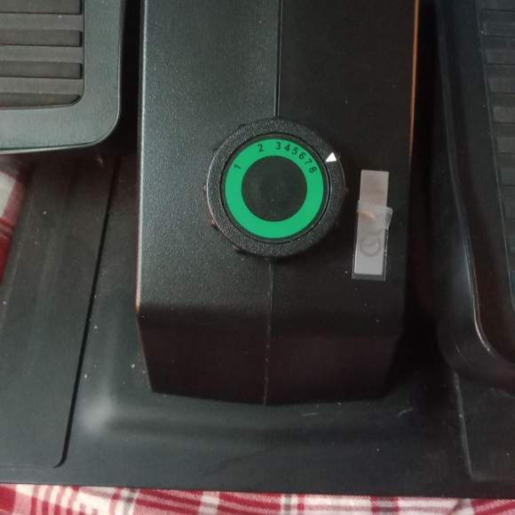 Cubbi excercise machine black with green on it. - Picture 4 of 4